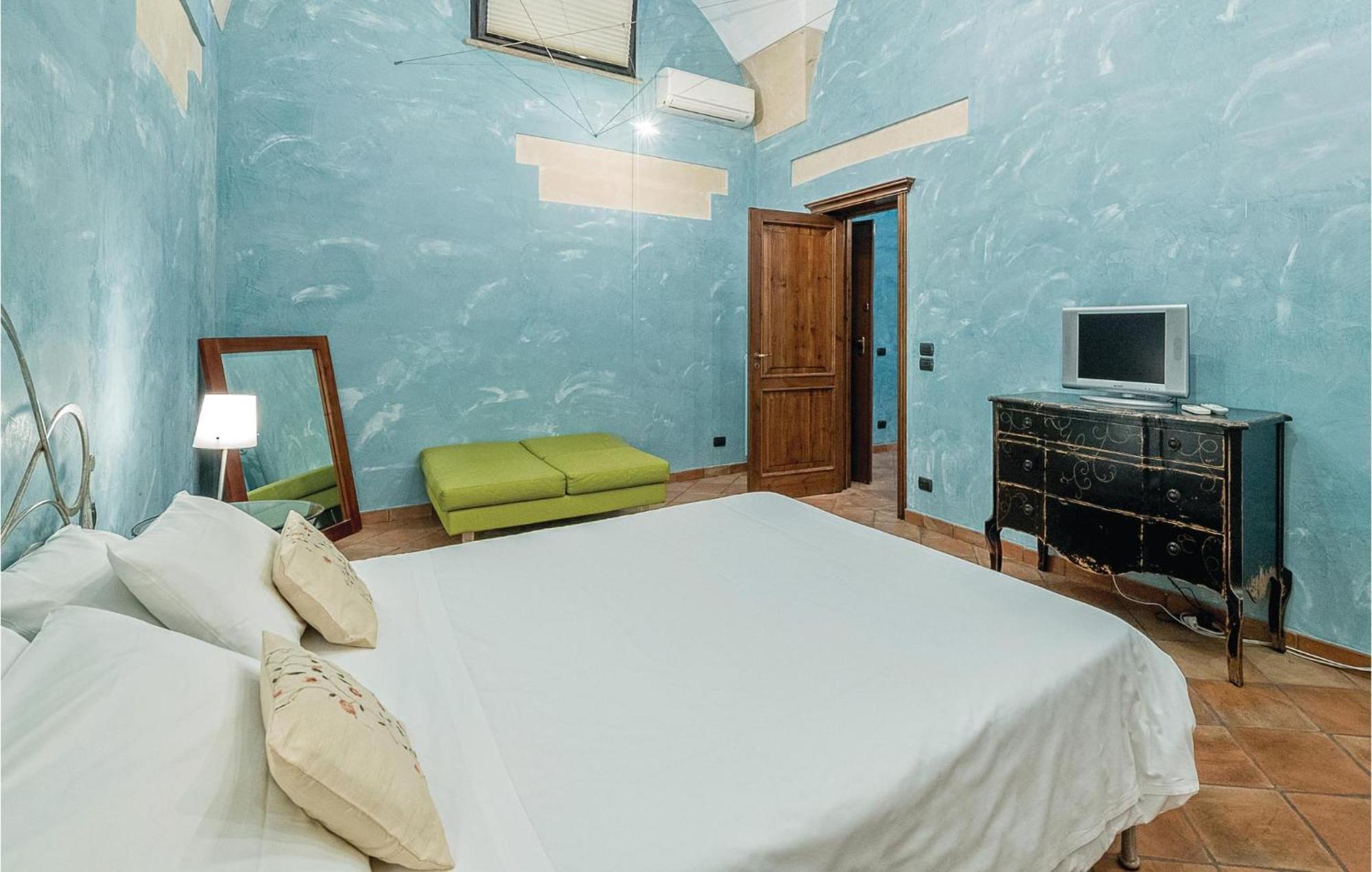 1 Bedroom Awesome Apartment In Lecce Le Exterior photo